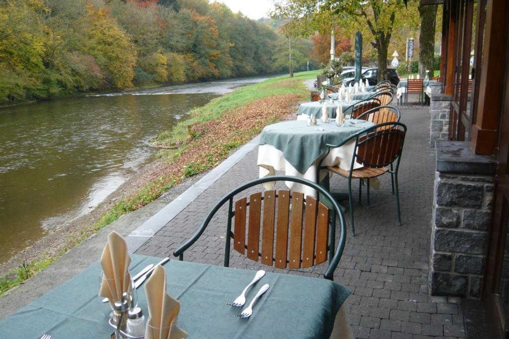 Hotel/Restaurant A La Ferme Ferrieres Exterior photo